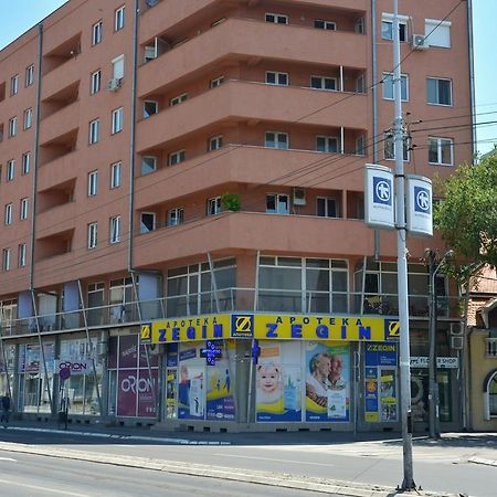 Trident Apartments Ni Екстериор снимка