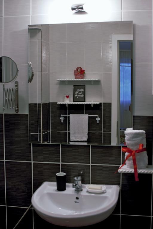 Trident Apartments Ni Екстериор снимка