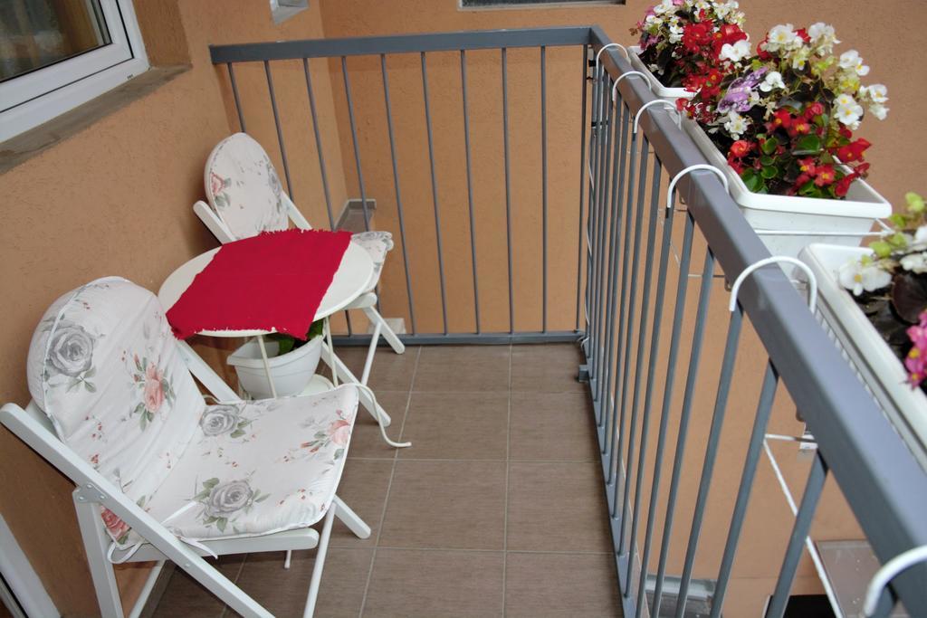 Trident Apartments Ni Екстериор снимка