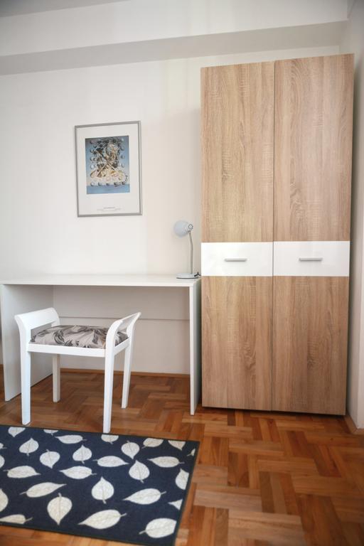 Trident Apartments Ni Екстериор снимка